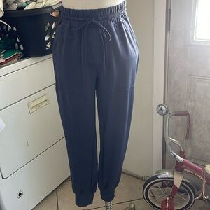 Ann Taylor Lou and Grey workout pants blue/grey.
Size XS